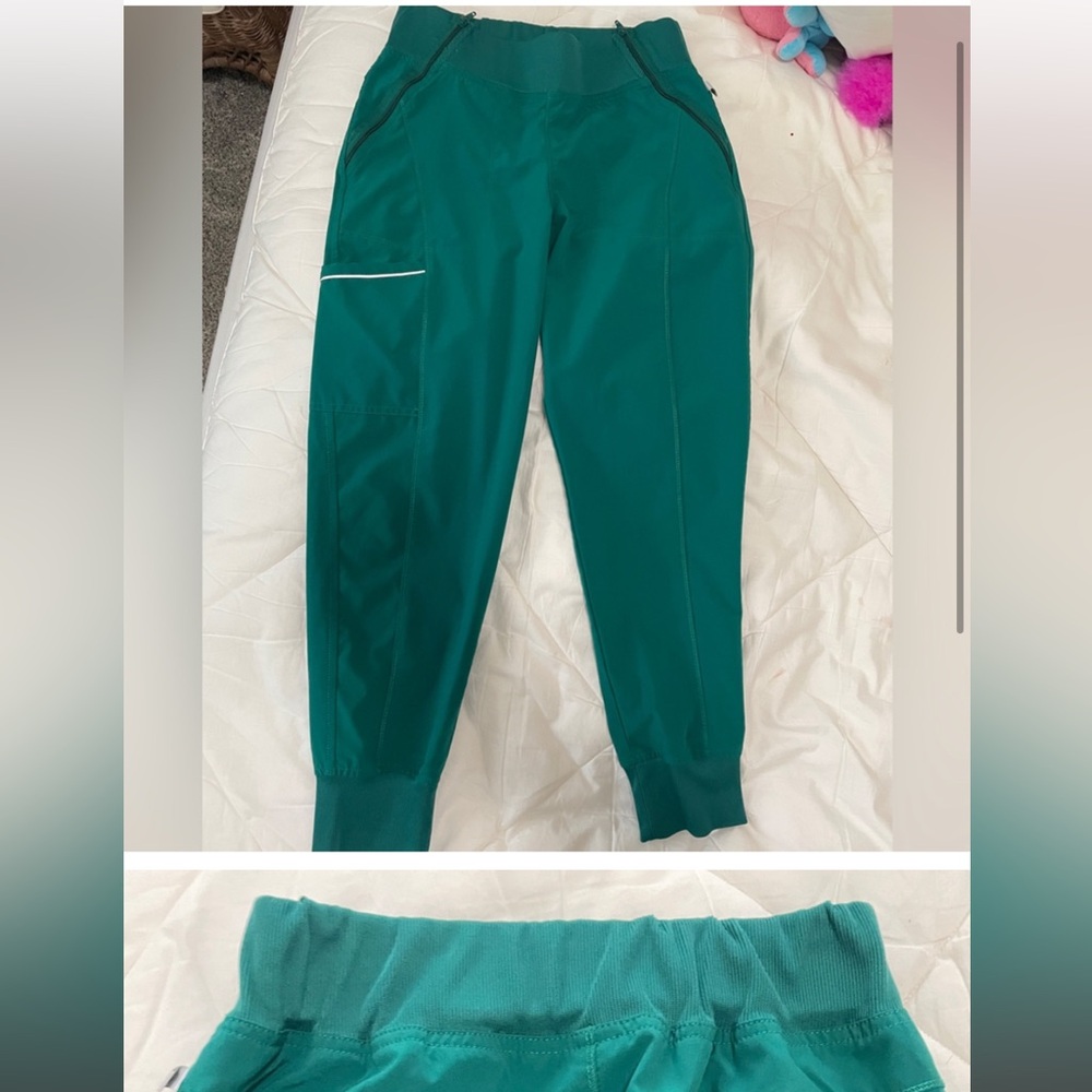 Cherokee hunter green joggers